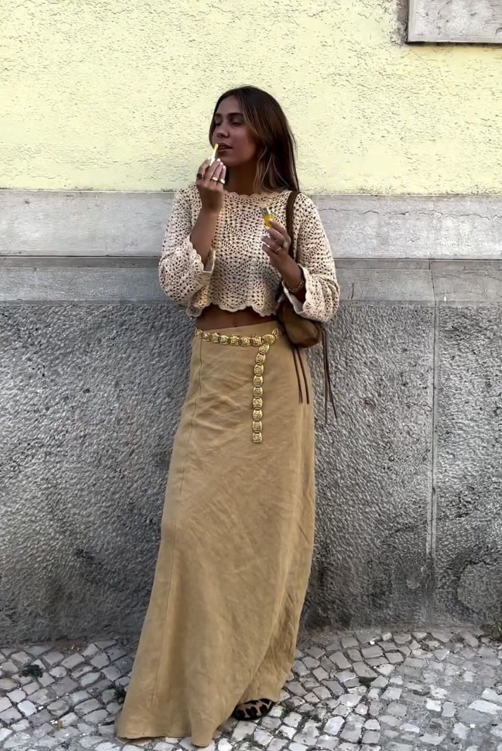 Desert Glam Outfit, Boho City Outfits, Argentina Trip Outfit, City Boho Outfits, Boho Modern Style Outfit, Winter Mediterranean Outfits, Neutral Boho Outfit Ideas, Mediterranean Winter Fashion, Scottsdale Arizona Outfits Night