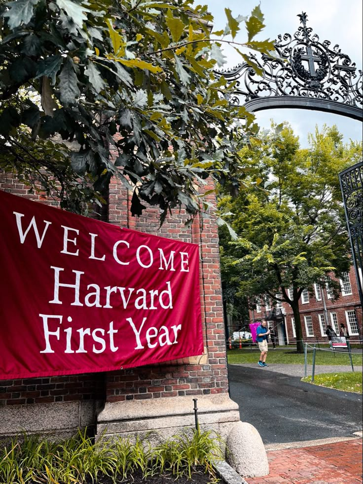 a welcome sign to harvard's first year students