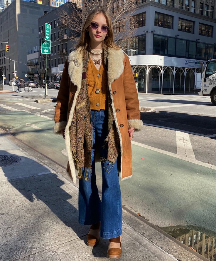 70s Jean Outfits, Winter 1970s Fashion, Autumn Retro Outfits, 1970s New York Fashion, 70s Fashion Winter Outfit Ideas, 70s Style Winter Outfit, Boho Western Winter Outfits, 60s 70s Fashion Women, Boho Winter Style Outfits