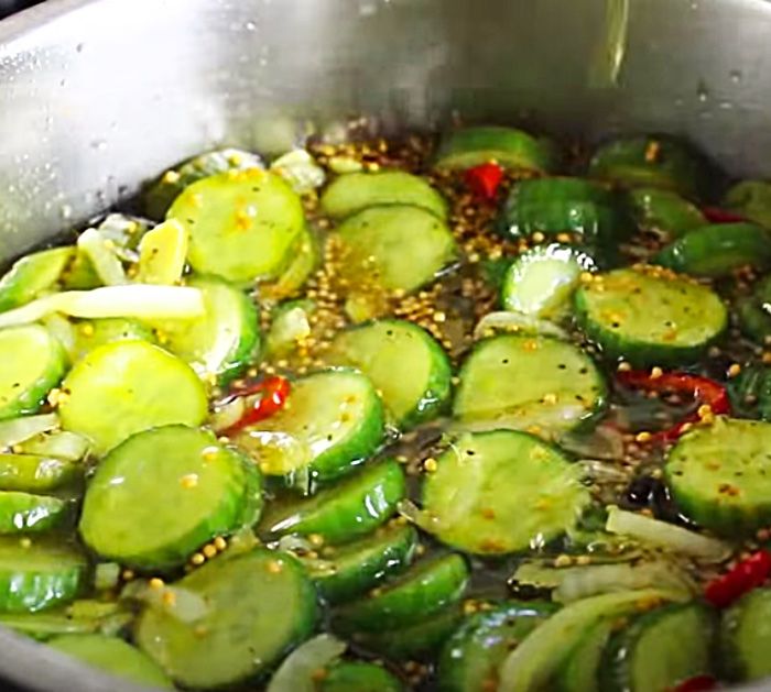 the vegetables are being cooked in the pan