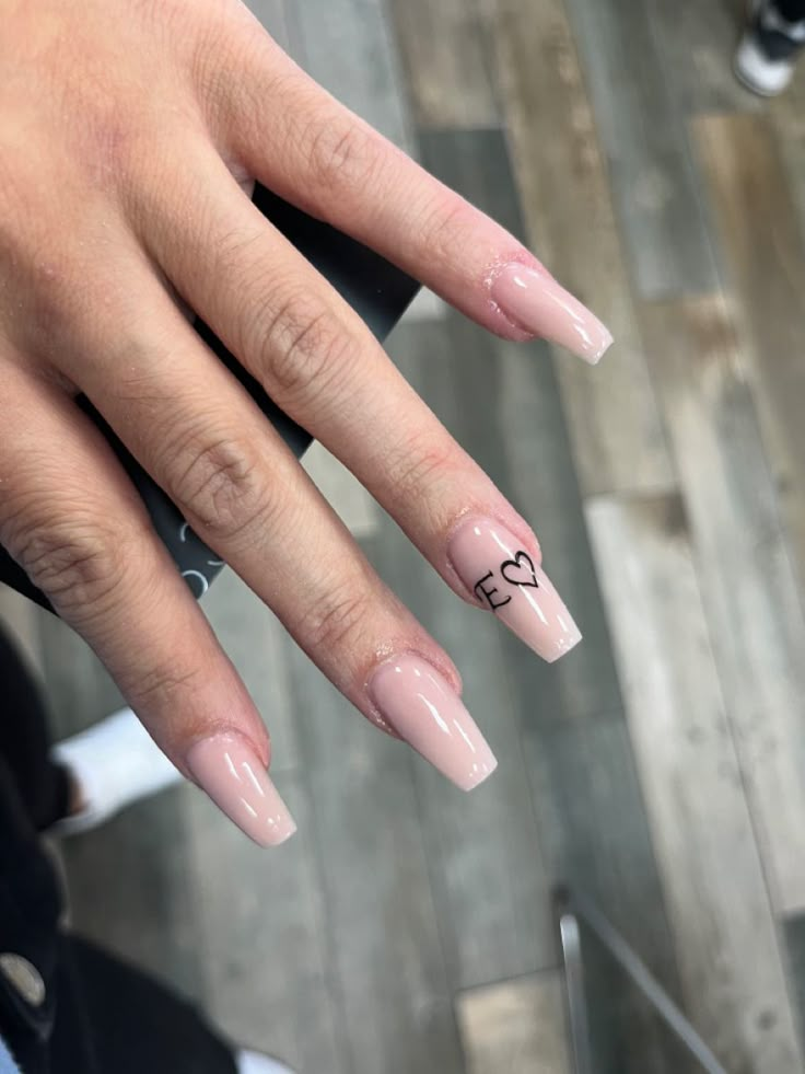 Cursive E On Nails, Nails With Initial E On Them, Nails With Letter E Initial, Initial E On Nails, Nails With The Letter E On Them, E Initial On Nails, Letter E Nails, A Letter Nails, Letter H On Nails