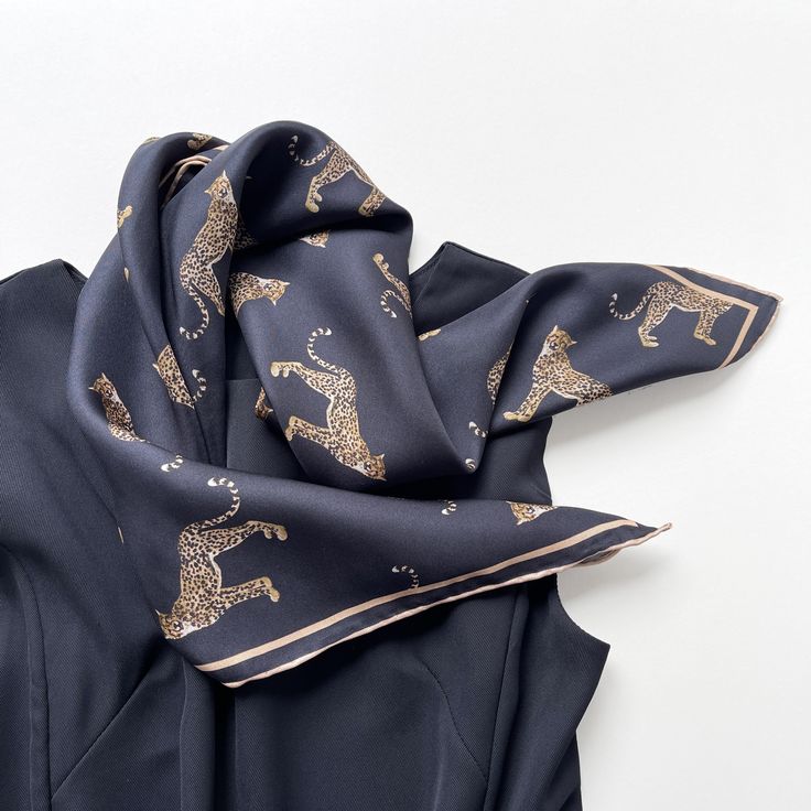 🔔 New In | Leopards print silk scarf - Designed for both women and men, this versatile scarf effortlessly elevate your sophisticated style, whether you're dressing up for a night out or adding a pop of color to your everyday look. #LuluLaneUK #GiftForDad #summerscarf #SophisticatedStyle #effortlesslystylish #dappergents #bandanastyle #LeopardPrint #pinkpinkpink #littleluxuries #GiftsForHusband #giftforher #scarfstyle #neckerchief #weddingguestoutfit #shoplocaluk Silk Scarf Outfit, Silk Scarf Design, Silk Neck Scarf, Long Silk Scarf, Silk Bandana, Leopard Scarf, How To Wear A Scarf, Summer Scarf, Square Silk Scarf