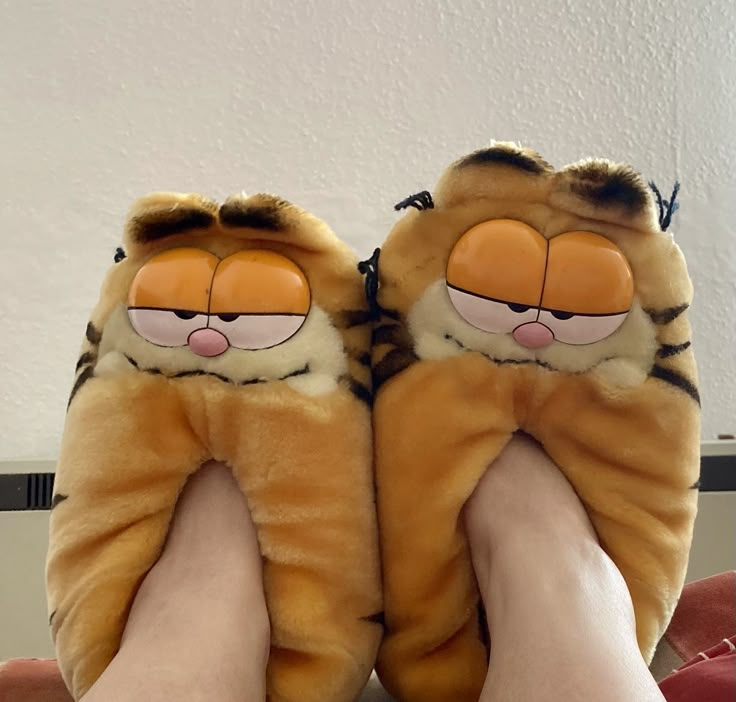 Garfield Room Decor, Garfield Fashion, Garfield Clothing, Garfield Slippers, Garfield Collectibles, Garfield Clothes, Garfield Shoes, Garfield Outfit, Garfield Merch