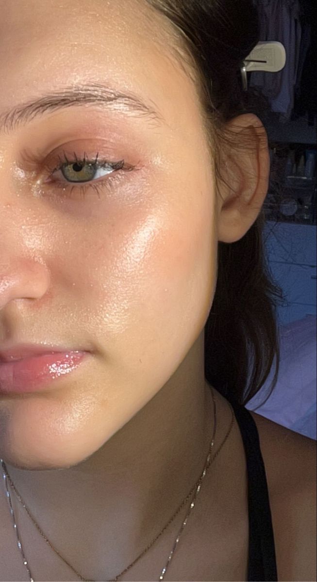 Skincare Inspo Glowy Skin Products Glowy Skin Skincare Flawless Makeup Tutorial, Glowing Skin Overnight, Autumn Skincare, Get Glowing Skin, Clear Skin Tips, Clear Face, Glowy Skin, Skin Routine, Moisturizer For Dry Skin