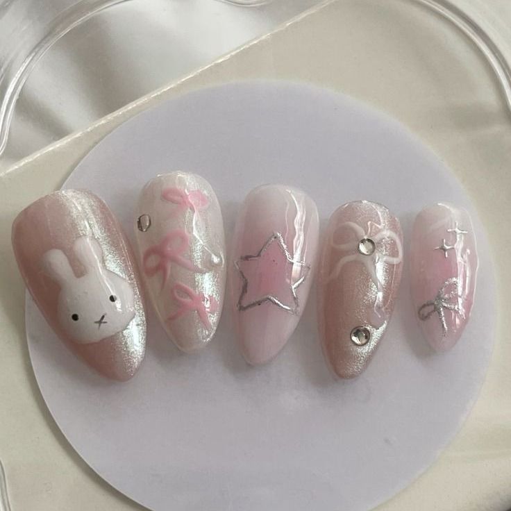 ꒰🍥 ꒱– i'm not the owner﹔☆༘⋆ ʚɞ Cute Nails Coquette, College Nails Ideas, Japanese Nails Designs, Cinnamoroll Nails, Cute Korean Nails, Fairy Nail Art, Grad Nails, How To Have Style, Bunny Nails