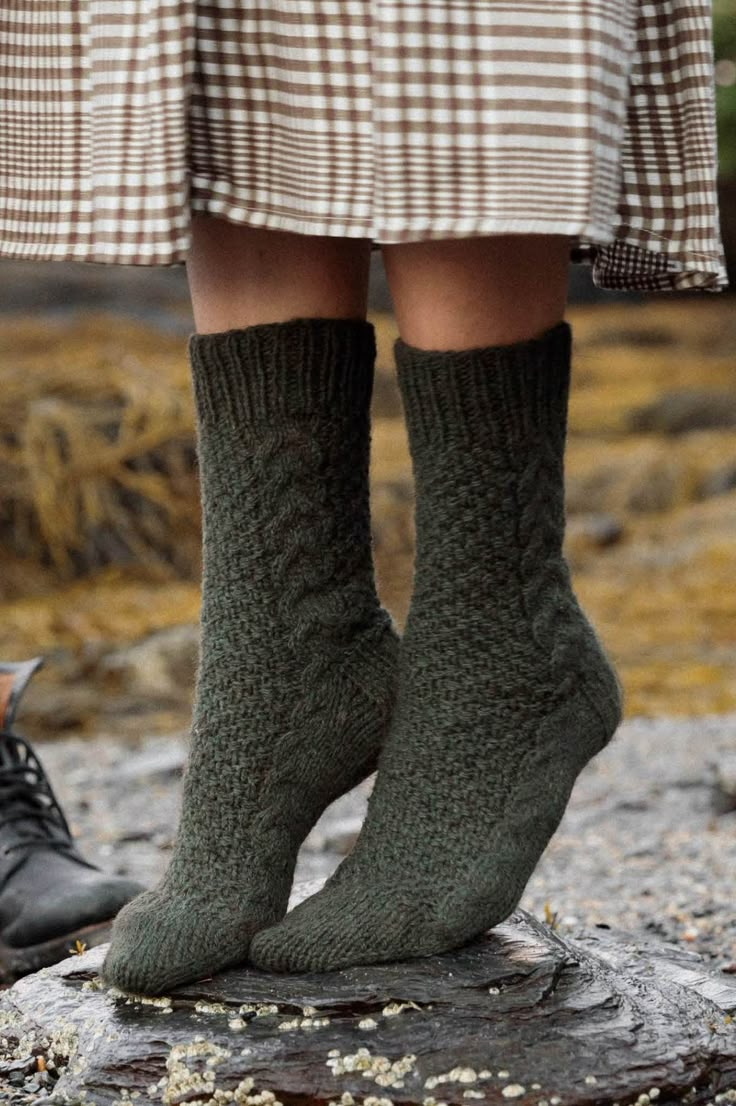 chrysalism socks knitting pattern – Quince & Co. Knitting Patterns For Blankets, Owl Socks, Moss Stitch Pattern, Autumnal Equinox, Room Vibes, Sock Knitting Patterns, Moss Stitch, Knitted Socks, Sock Patterns