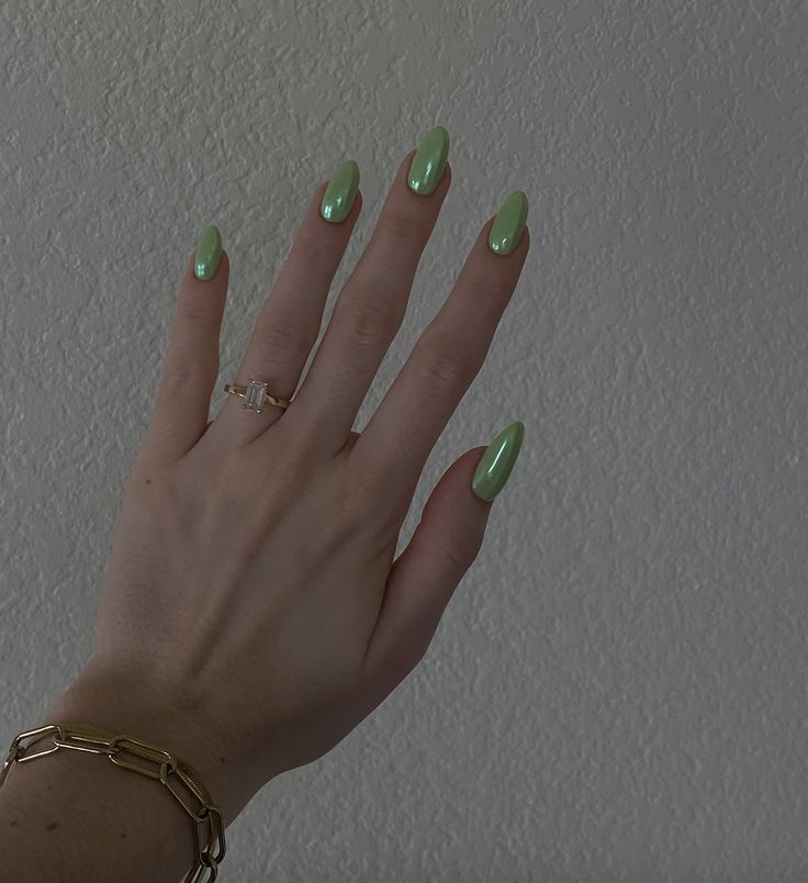 Green Pearl Chrome Nails, Irridescent Nails Green, Shimmer Green Nails, Light Green Metallic Nails, Pearly Green Nails, Green Shiny Nails, Green Crome Nails Design, Shiny Green Nails, Green Iridescent Nails