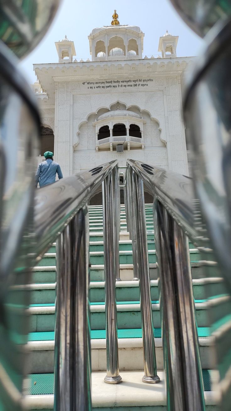 an image of stairs going up to a building that is white and has blue steps