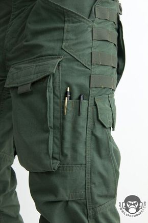 I love pockets on my pants. I do- but it only proves slightly difficult to conceal the tactical aspect in everyday wear Celana Kargo, Survival Clothing, Tactical Accessories, Tactical Wear, Tactical Clothing, Work Gear, Tactical Pants, Military Gear, Cool Gear