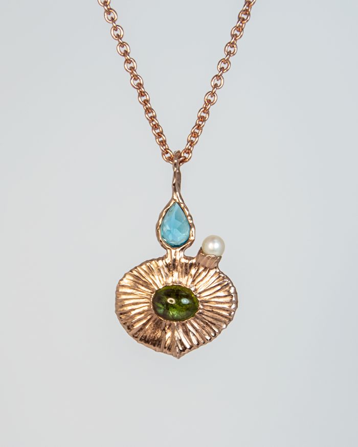 Designer Notes The one-of-a-kind Nisi "Vessel" Pendant is purposefully designed to be worn on both sides. Drawing from ancient Greek pottery forms, this design features an oval rose-cut Ruby at the centre, while the reverse displays an oval cabochon Green Tourmaline. A pear-shape Blue Topaz and round pearl decorate the edge. Our "Nisi" collection draws inspiration from the tale of Atlantis to reinvent Santorini's epic, towering cliffs as well as artefacts from the old world. You can turn this piece to display either side, depending on your mood, and layer it with other pendants, such as the Kara Purple Chalcedony Pendant. Details Metal: 18K Rose Gold Finish: Satin Earring charm size: 41 mm (L) x 24 mm (W) Total carat weight: 16.43 ct (ruby); 2.02 ct (tourmaline); 1.73 ct (blue topaz) Pearl Ancient Greek Pottery, Earring Charm, Gold Jewels Design, Purple Chalcedony, Greek Pottery, Pottery Form, Tourmaline Pendant, Green Tourmaline, Pearl Size