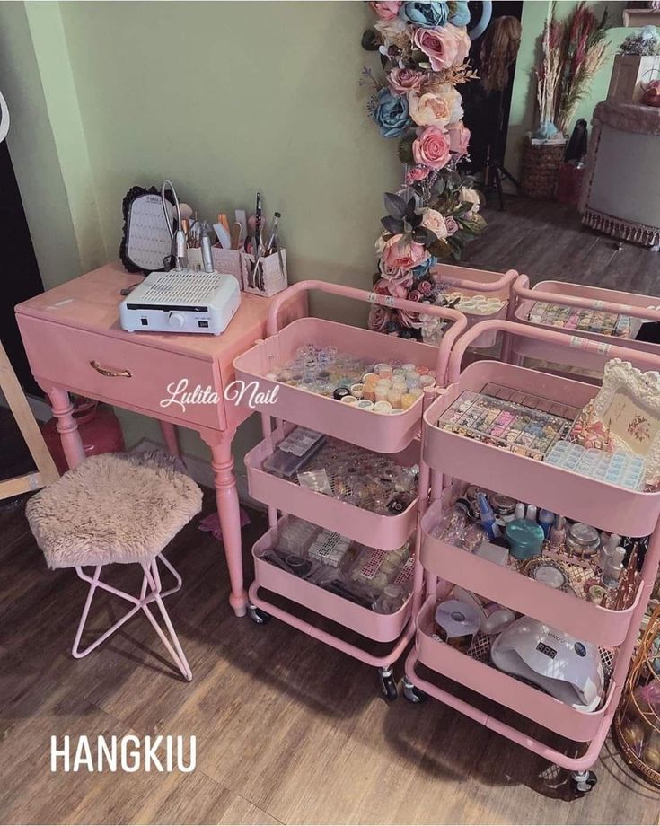 Nail Tech Cart Organization, Nail Cart Organizer, Pink Nail Tech Room, Nail Corner At Home, Small Nail Room Ideas, Nail Desk Setup, Nail Shed, Nail Studio Ideas Small Spaces, Nail Rooms