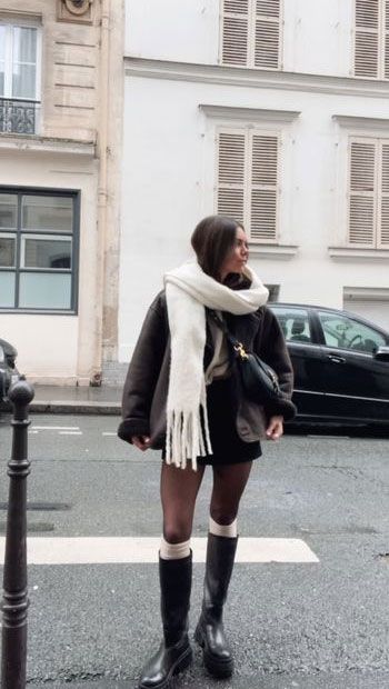 Best Autumn Outfits, Style Inspiration Fall 2023, Paris During Winter, Paris Outfit Inspo Fall, Winter Outfit City, London Outfit Inspo Winter, Paris Inspo Outfit, Paris Outfit Autumn, Outfits For Winter In Paris