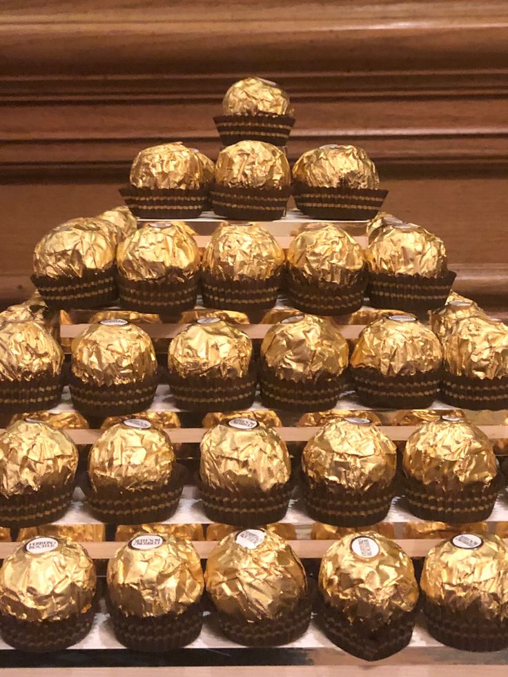 there are many chocolates stacked on top of each other in the shape of a pyramid