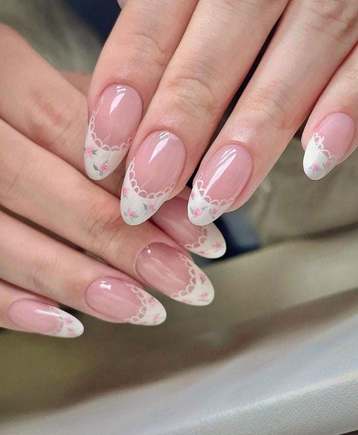 Flower Y2k Nails, Round Prom Nails, Pink And White Floral Nails, Lace French Nails, Cute Nails No Charms, Lace Tip Nails, Nail Pink Ideas, Light Pink Floral Nails, Flower Nails With French Tip