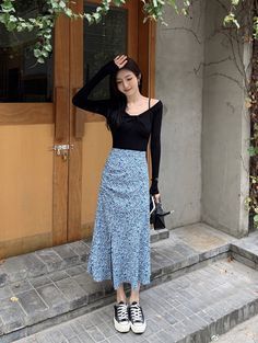 Soft Skirt Outfit, Tight Skirt Outfit Casual, Japanese Dress Outfit, Japan Outfit Ideas, Korean Skirt Outfits, Korean Outfits Men, Softgirl Outfits, Aesthetic Korean Fashion, Skirt Outfits Korean