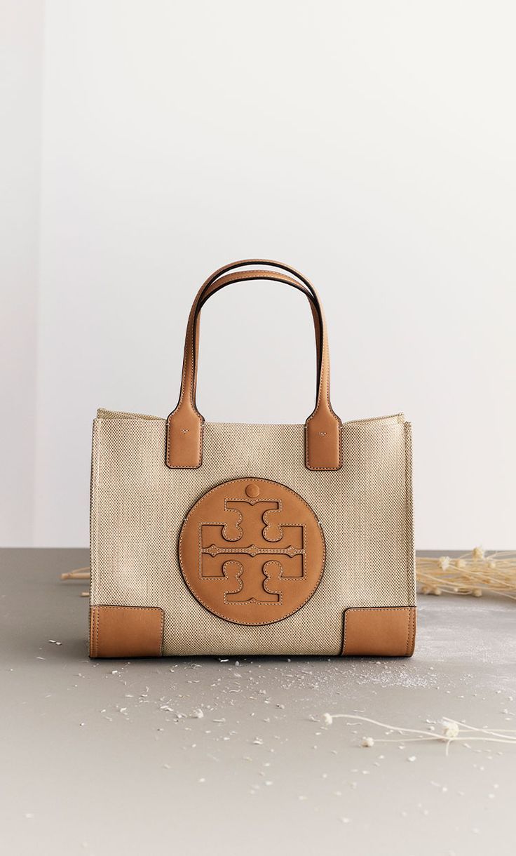 Tory Burch Ella Tote Tory Burch Ella Tote Bag, Tory Burch Ella Tote, Tote Bag Outfit, Luxury Stuff, Ella Tote, Tory Burch Ella, Back School, Cold Girl, Bags Inspiration