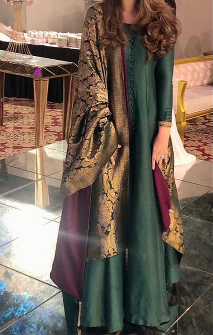 Plain Salwar Suit, Plain Suit With Heavy Dupatta, Suit With Heavy Dupatta, Plain Kurti, Plain Suit, Heavy Dupatta, Velvet Dress Designs, Pakistani Fancy Dresses, Pakistani Dresses Casual