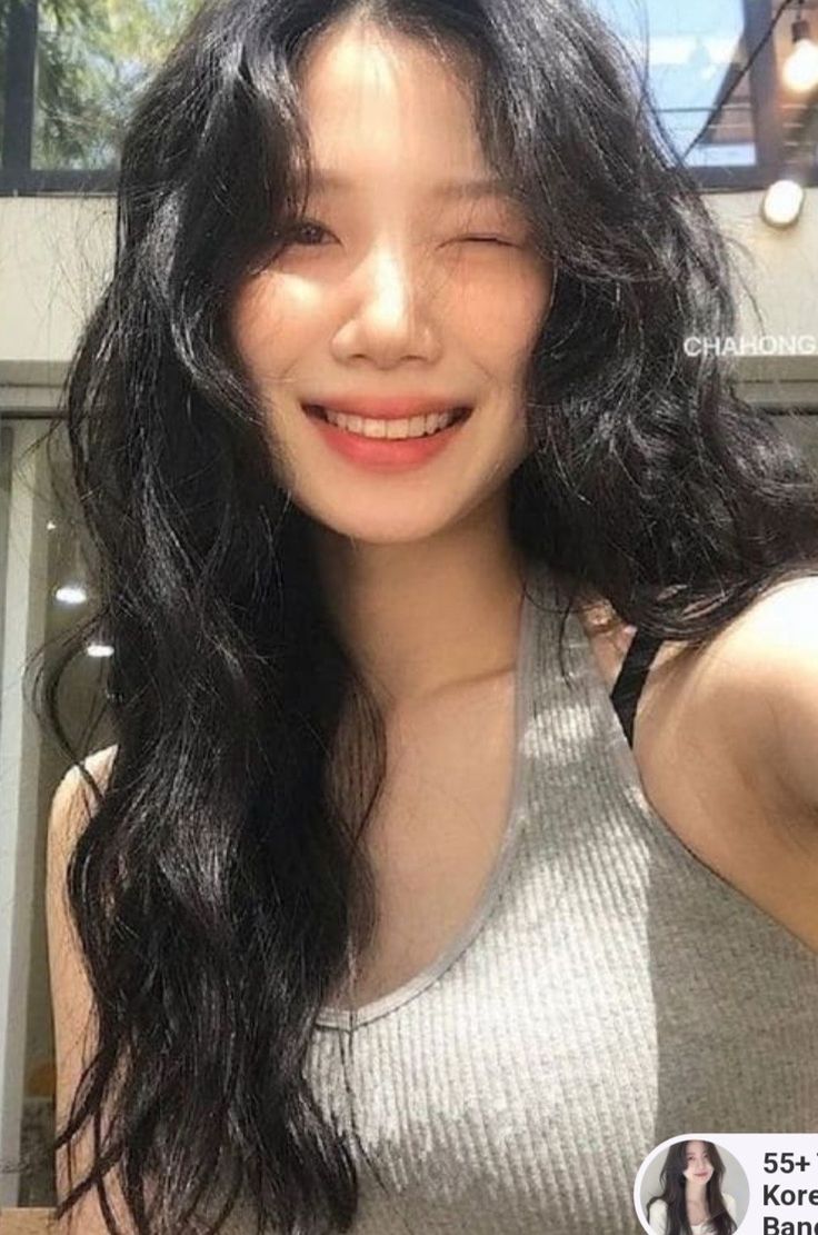 Woman Perm Hair, Asian Women Permed Hair, Asian Long Curly Hair, Long Wavy Korean Hair, Asian Women With Curly Hair, Korean Mermaid Hair, Straight Perm Hair, Asian Beach Waves Hair, Rain Perm Hair