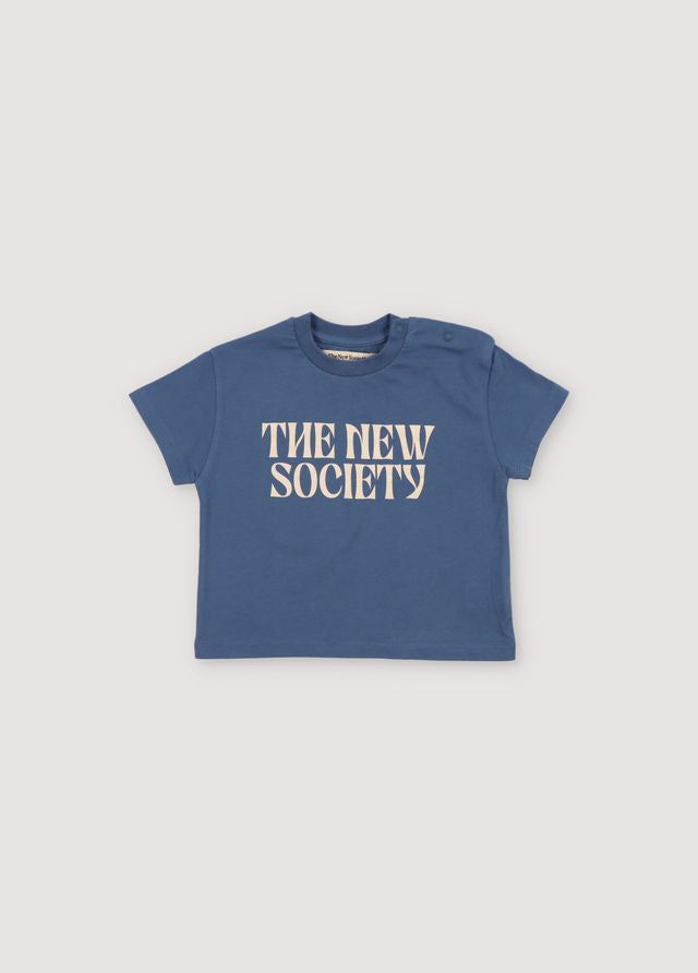 Short-sleeved tee with a soft and pleasant finish, ribbed collar, and front TNS print. 100% Cotton. Winter Carnival, Kids Garments, Baby Tees, Knit Bottom, Baby T Shirts, Blue Steel, Blue Tee, Blue T Shirt, Baby T Shirt