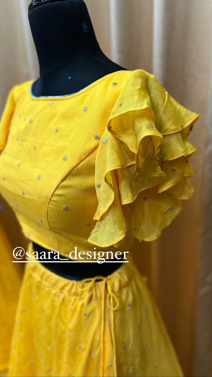 Rufflesleeves Butterfly Sleeves Blouse For Lehenga, Butterfly Hands For Blouses, Butterfly Sleeves Blouse For Saree, Butterfly Hands Blouse Designs, Ruffle Hands Blouse Designs, Butterfly Blouse Designs, Haldi Girl, Yellow Blouse Design, Frill Sleeves Design