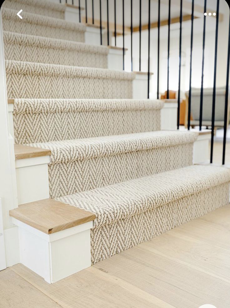 the stairs are lined with white carpet and wood