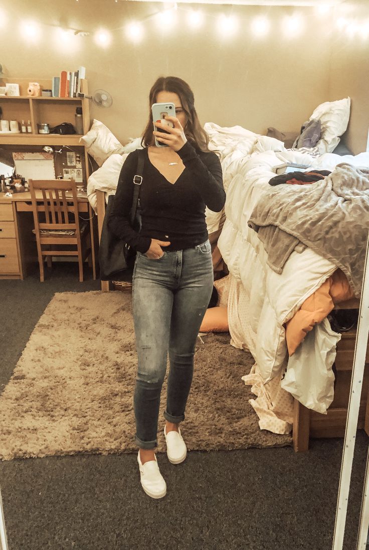 Outfit Ideas With White Vans, Outfits With White Slip On Vans, Outfits With White Vans Slip Ons, White Vans Outfit Summer, Outfits With White Vans, Vans And Jeans Outfit, White Vans Outfit Women, Outfits With Vans Slip Ons, Vans Outfit Summer