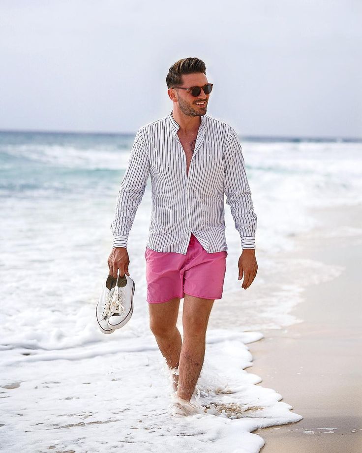 Man Fashion Outfits, Beach Outfit For Men, Modest Beach Outfit, Man Fashion Style, Beach Fashion Shoot, Couples Beach Photography, Beach Outfit Men, Quotes Summer, Model Man