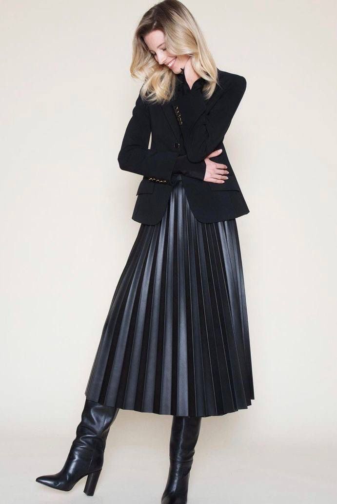 Black Pleated Skirt Outfit, February Fashion, Rok Outfit, Pleated Skirt Outfit, Look Boho Chic, Leather Skirt Outfit, Trend 2024, Best Dress, Mode Casual