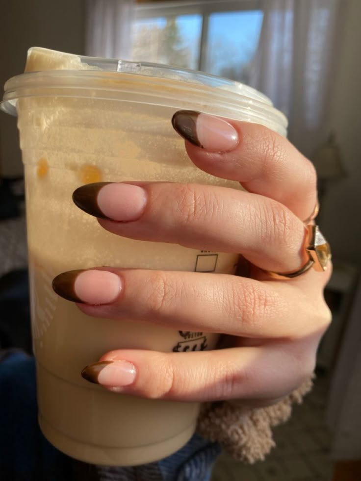 Neutral Brown French Tip Nails, Aesthetic Oval Acrylic Nails, Brown French Tip Acrylic Nails Short, Oval French Tip Nails Fall, Brown Fresh Tip Nails, Brown Tipped Almond Nails, Brown French Tip Almond Acrylic Nails, Fall Almond Acrylic Nails Designs, Brown Tips Nails Short