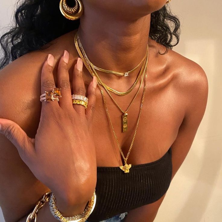 Miiriya on Twitter: "https://t.co/uH2NSujsQu… " Gold Girl, Black Femininity, Gold Aesthetic, Dope Jewelry, Stacked Jewelry, Jewelry Lookbook, Golden Girl, Brown Girl, Mode Inspo