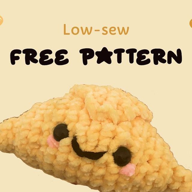 a close up of a piece of food with the words low - sew free pattern