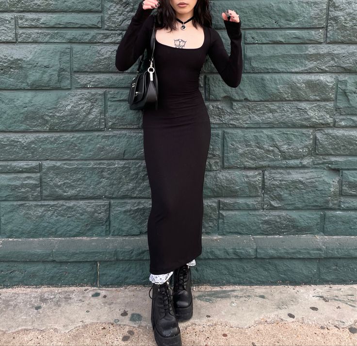 Grunge Maxi Dress Outfits, Black Dress Outfit Goth, Goth Maxi Dress, Rich Goth Outfits, Goth Hiking Outfit, Minimalist Goth Outfit, Goth Cottagecore Outfits, Goth Clean Girl, Dark Fashion Women