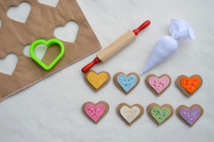 Felt Cookies, Felt Food Patterns, Ikat Bag, Play Kitchens, Felt Play Food, Playroom Ideas, Diy Felt, Felt Heart, Felt Food