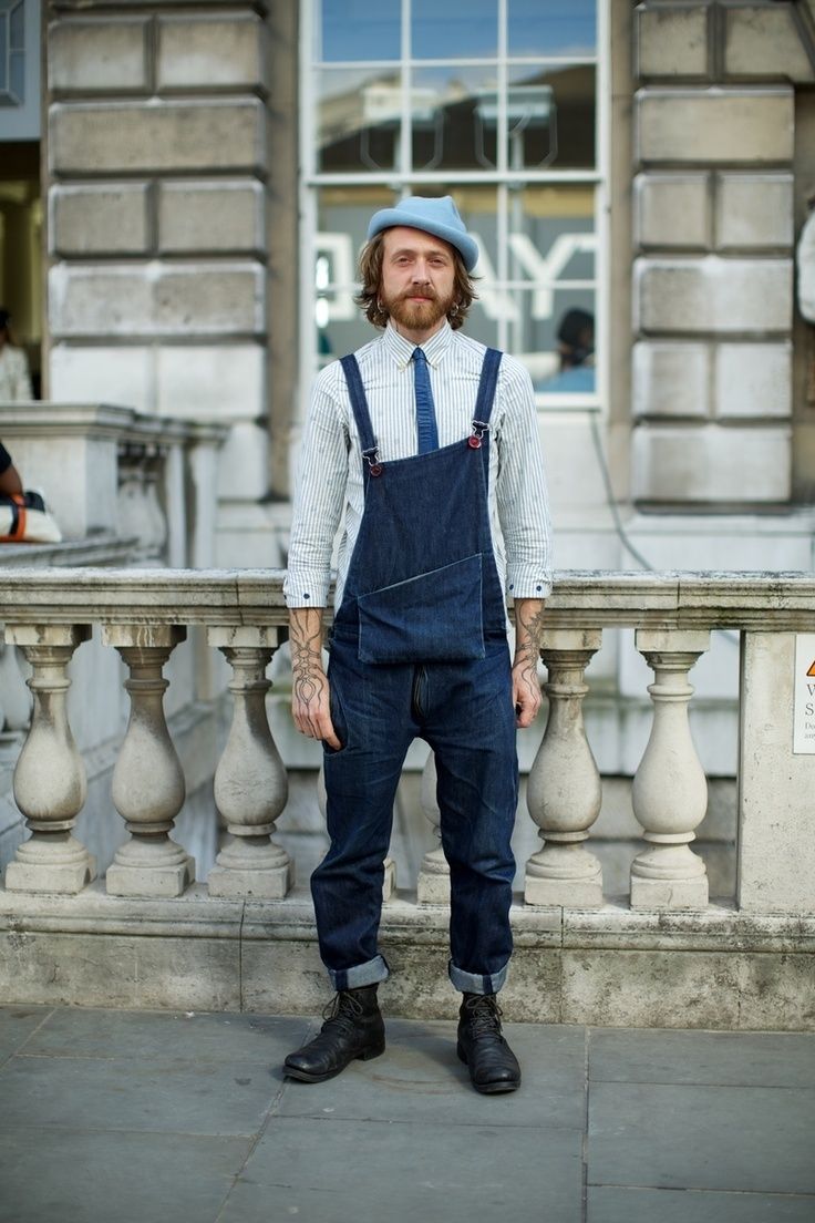 Shop this look on Lookastic: https://lookastic.com/men/looks/long-sleeve-shirt-overalls-boots-hat-tie/12913 — Light Blue Hat — Grey Vertical Striped Long Sleeve Shirt — Blue Denim Tie — Navy Overalls — Black Leather Boots Overalls And Boots, Wearing Overalls, Estilo Hipster, Hipster Mens Fashion, Best Mens Fashion, Striped Long Sleeve Shirt, Men Street, Hipster Fashion, Men Looks