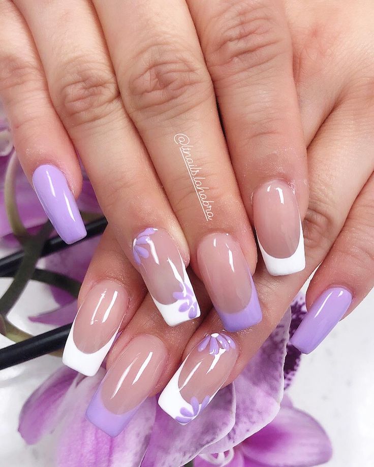 White And Purple Gel Nails, Acrylic Nails Ideas Light Purple, Lavender And White Nail Ideas, Gray Short Nail Designs, Cute Lavender Nails Coffin, Purple And White Tip Nails, Lavender And White Acrylic Nails, Short Nail Designs Purple And White, Nails That Match Purple Dress