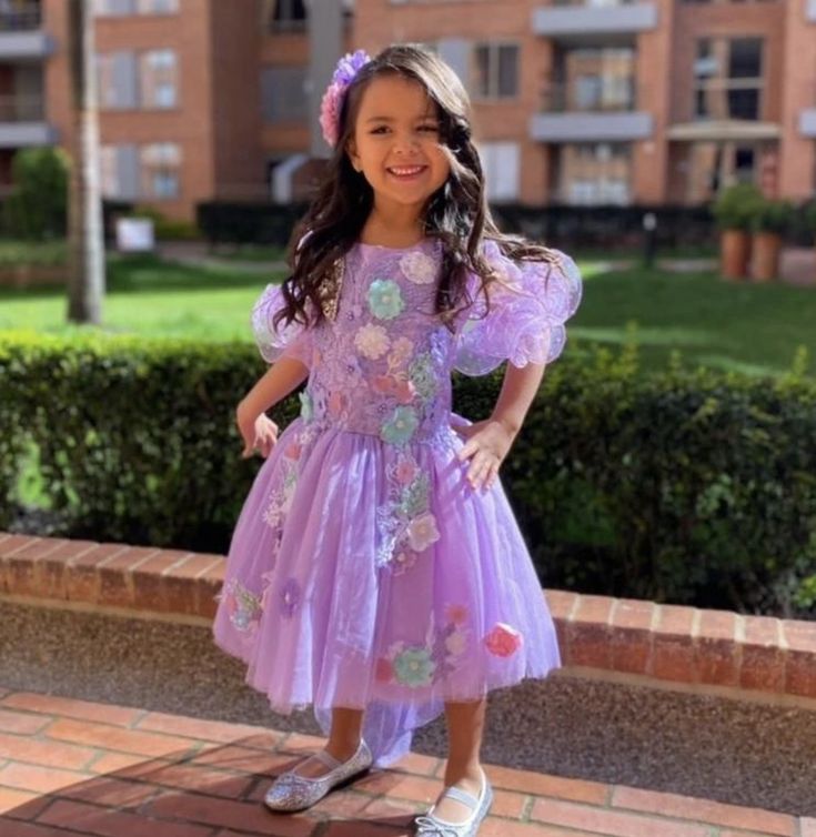 Isabella Madrigal, Encanto Party, Ideas Para Cumpleaños, Colorful Dress, Coloring Sheets, Miraculous Ladybug, Graduation Dress, Vestidos De Novia, Sofia