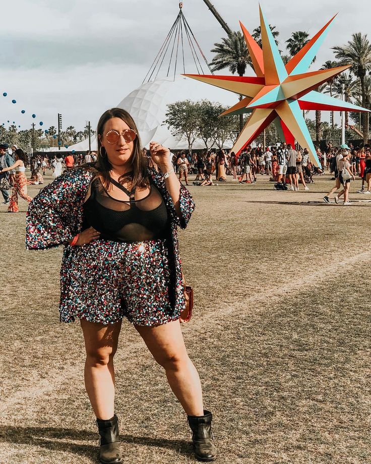 Fat People Like Music and Crop Tops Too. When Will Festival Fashion Catch Up? Outfit For Chubby, Electric Forest Outfit, Outfits For Chubby Girls, Festival Crop Tops, Edc Outfits, Look Festival, Clubbing Outfits, Music Festival Outfits, Rave Outfit