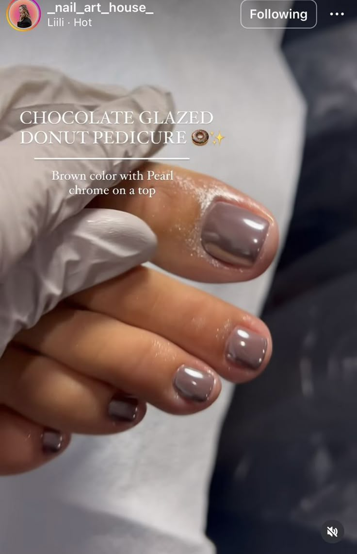 Glazed Donut Nails What To Ask For, French Dip Color Nails, Year Round Nail Color, Iced Brownie Nails, Short Chrome Nails Fall, Chocolate Glazed Nails Hailey Bieber, Sns Dipping Powder Nails Halloween, Fall Nails Glazed Donut, Choc Glazed Donut Nails