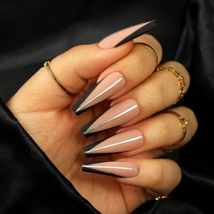 Hot Nails Black, Cuffing Nail Design, Masquerade Nail Ideas, Coffin French Tip Nails With Design, Coffin Medium Nails, Trendy Nails Coffin, Coffin Acrylic Nails Design, Coffin Nail Designs, Nail Application