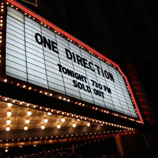 a marquee sign that says one direction tonight to do it sold out at night