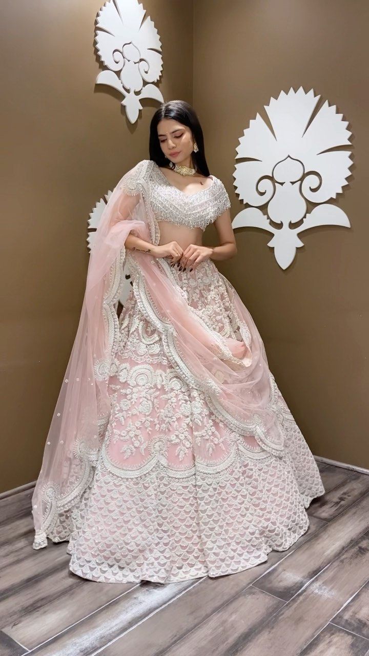 Indian Dress Lehenga, Indian Traditional Lehenga Designs, Pretty Indian Outfits, Lenhga Design For Women, Lenghas For Wedding Guests, Indian Aesthetic Lehenga, Pink Desi Wedding Dress, Bride Lehenga Indian, Indian Outfits For Wedding