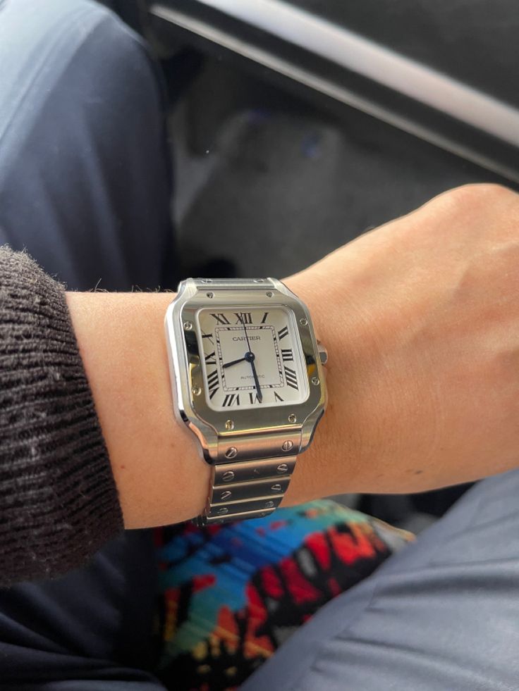 Cartier Santos Men, Cartier Santos Medium, Cartier Watches Mens, Best Casual Shirts, Swiss Luxury, Cartier Santos, Men's Outfits, Simple Fits, Cartier Men