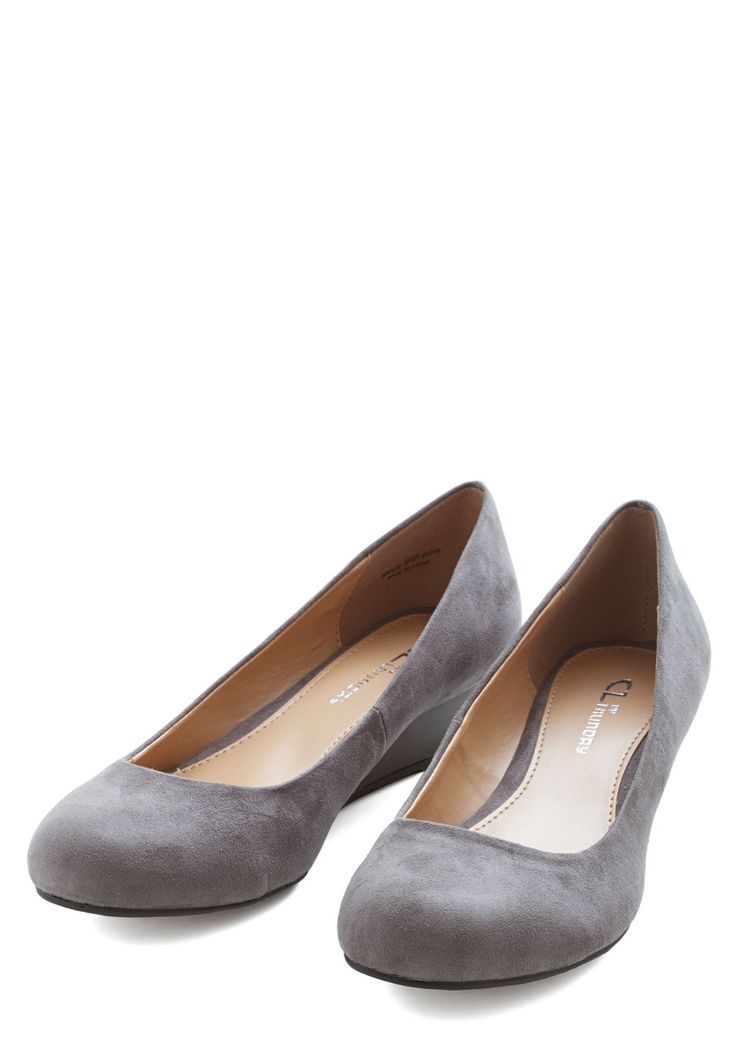 Work Appropriate Shoes - Commuter Genius Wedge in Grey Casual Skirt Outfits, Vintage Heels, Prom Shoes, Womens Fashion For Work, Crazy Shoes, Pretty Shoes, Ladies Dress Design, Work Shoes, Work Fashion