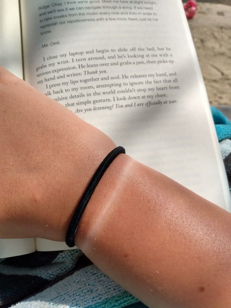 Bracelet Tan Line, Watch Tan Line, Sun Tan Aesthetic, Beach Tan Aesthetic, Cute Tan Line Pictures, Tan Line Pictures Aesthetic, Self Tan Aesthetic, Tanning Lines Aesthetic, Beach Tanning Aesthetic