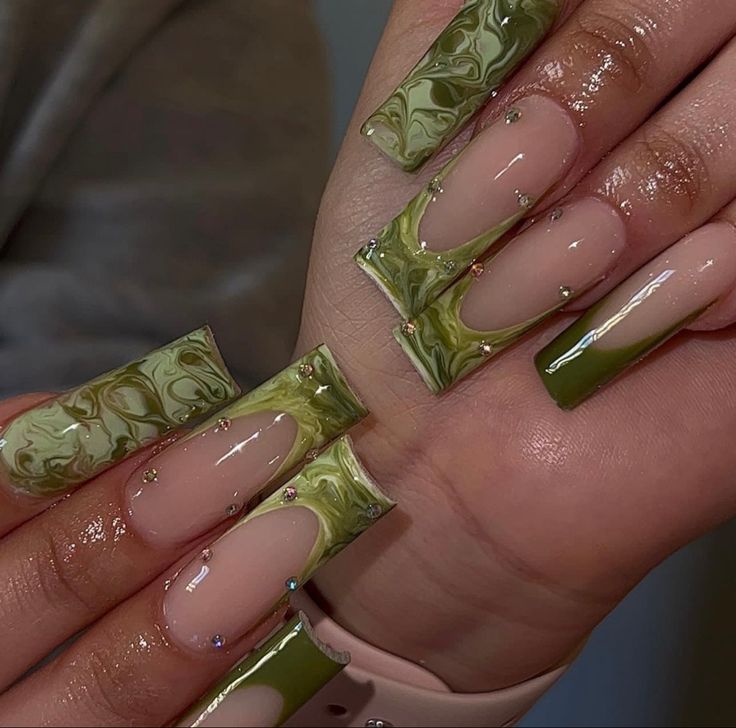 Neo Soul Nails, Baroque Nails, Earthy Nails Acrylic, Green Nails Ideas, Gold Acrylic Nails, Green Acrylic Nails, Boho Nails, Hippie Nails, Nail Time