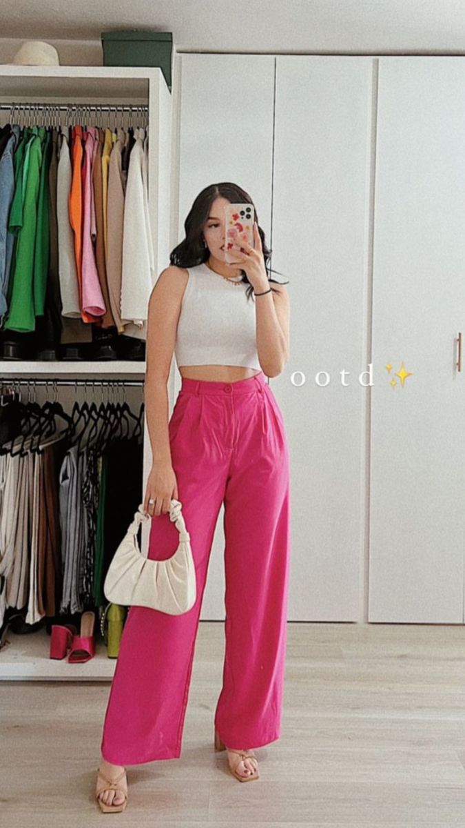 Pink Trousers Outfit, Pink Wide Leg Trousers, Color Blocking Outfits, Looks Party, Casual Day Outfits, Stylish Work Outfits, Casual Chic Outfit, Basic Outfits, Pink Outfit