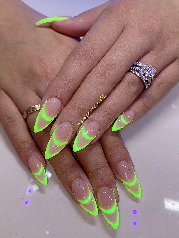 Rave Nails Simple, Rave Nails Designs Simple, Neon Lime Nails Acrylic, Lime Green Nails Design Neon, Neon Rave Nails, Neon Stiletto Nails Designs, Fluorescent Green Nails, Neon Lime Green Nails, Neon Green French Nails