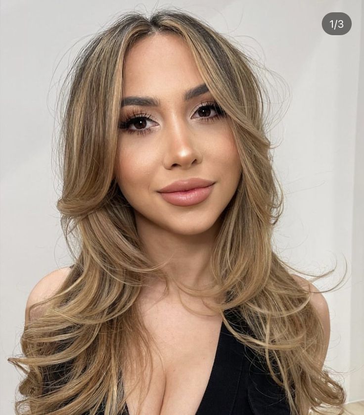 Blonde For Olive Skin, Mexican Blonde Hair, Blonde Latina Hair, Latina With Blonde Hair, Blonde Hair Olive Skin, Honey Blonde Hair On Latinas, Latina Blonde Hair Olive Skin, Olive Skin Tone Hair Color, Latina Hair Color Ideas