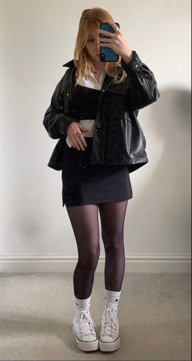 Black Skirt With Tights, Converse Platform Outfit, White Socks Outfit, Platforms Outfit, How To Style Converse, Skirt Sneakers, Converse Fits, Platform Outfit, Converse Fashion