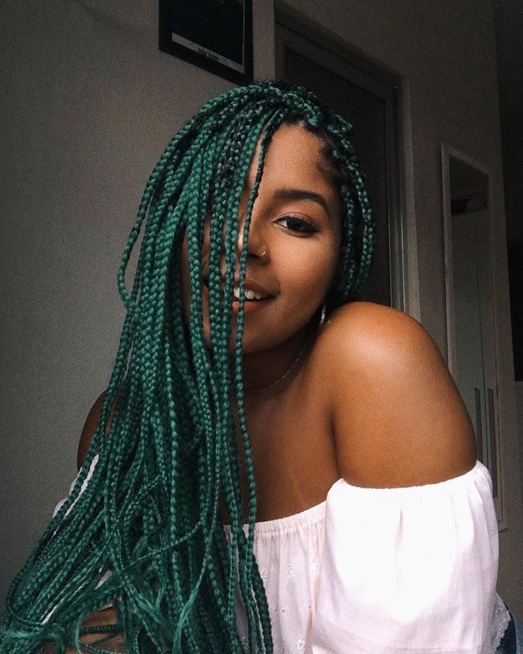 Emerald Green Hair Black Women, Green Hair Braids, Braids Baddie, Box Braids Color, Braids Green, Green Braids, Emerald Green Hair, Braids Inspiration, Dark Green Hair